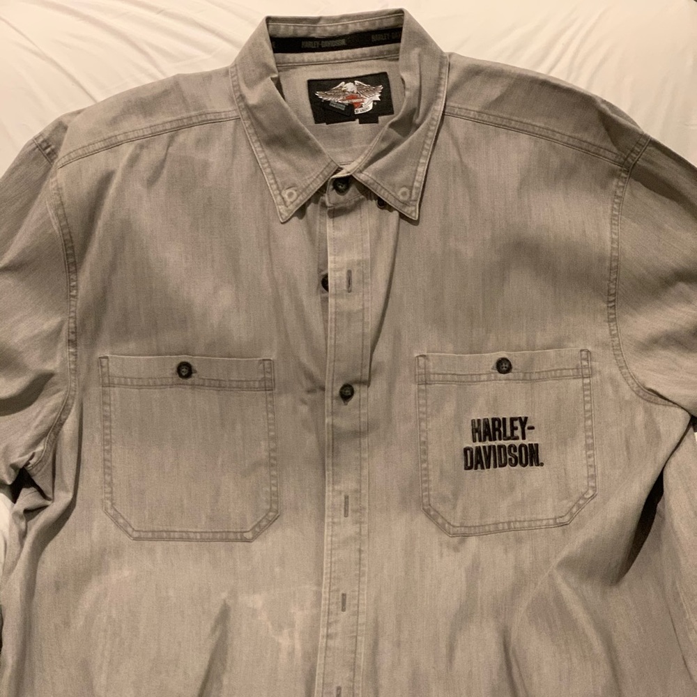 Heather grey garage shirt in great condition.